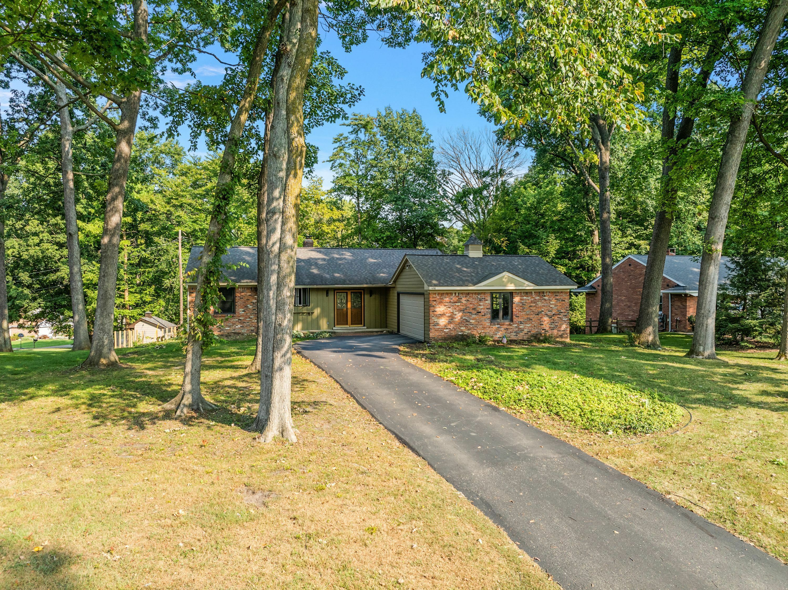 Property Photo:  1496 Rochingham Drive  MI 48309 2256 