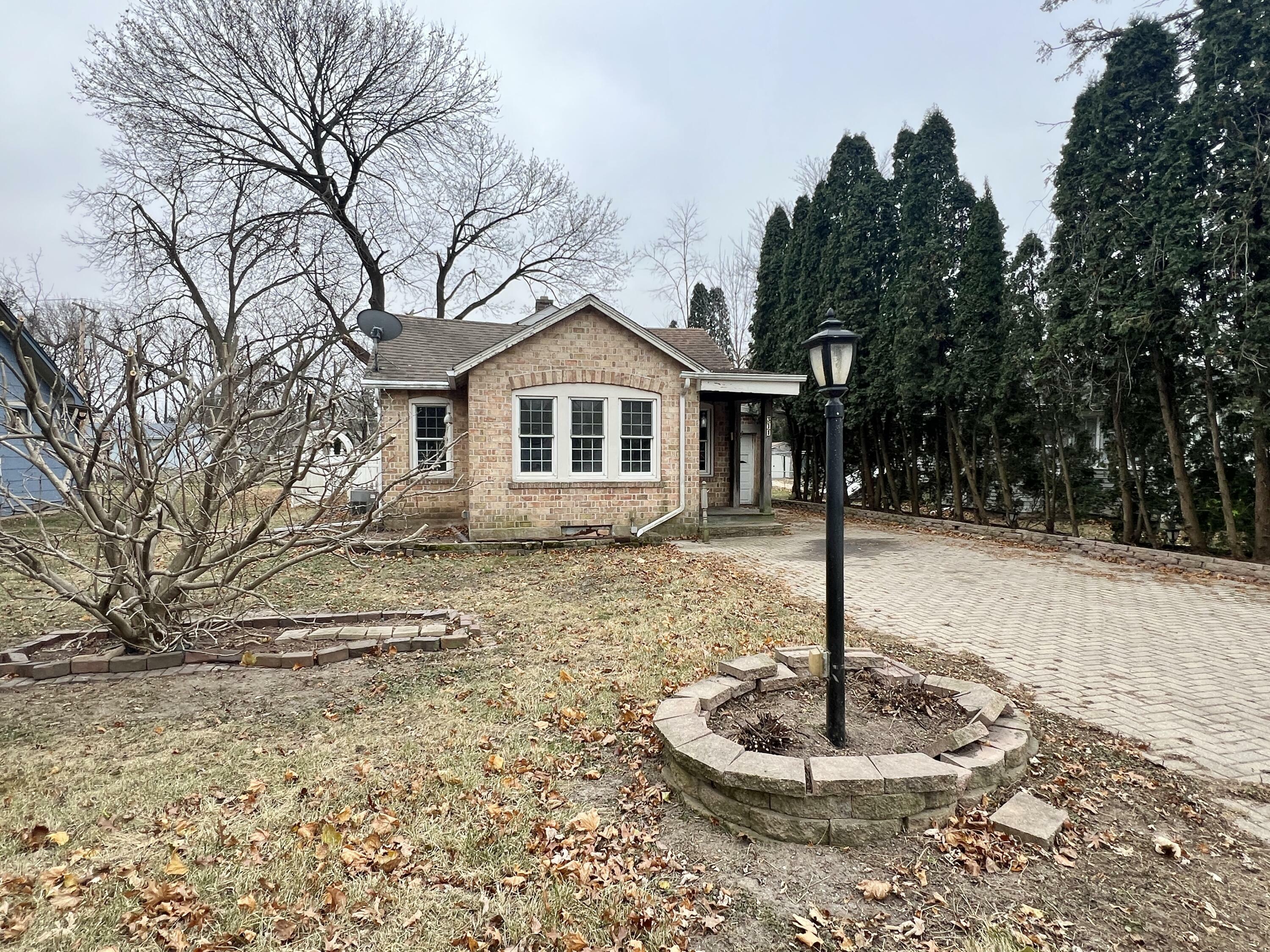 Property Photo:  311 Breezy St  WI 53115 