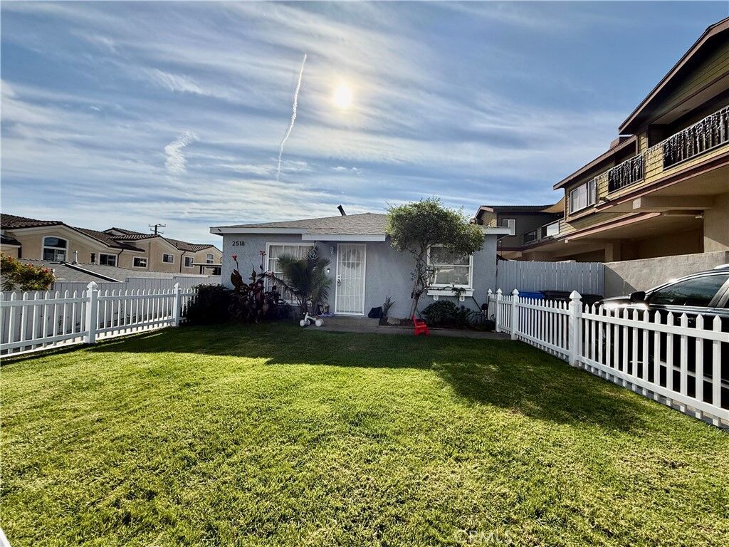 Property Photo: 2518 Gates Avenue A CA 90278