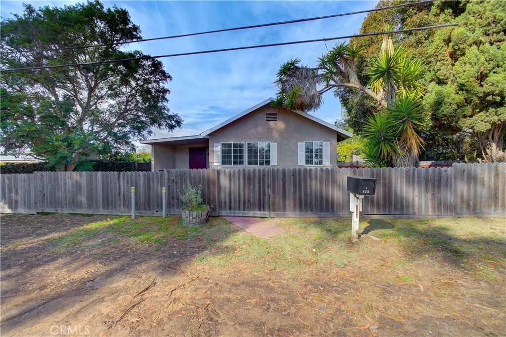 Property Photo:  870 Southland Street A&Ampb  CA 93444 