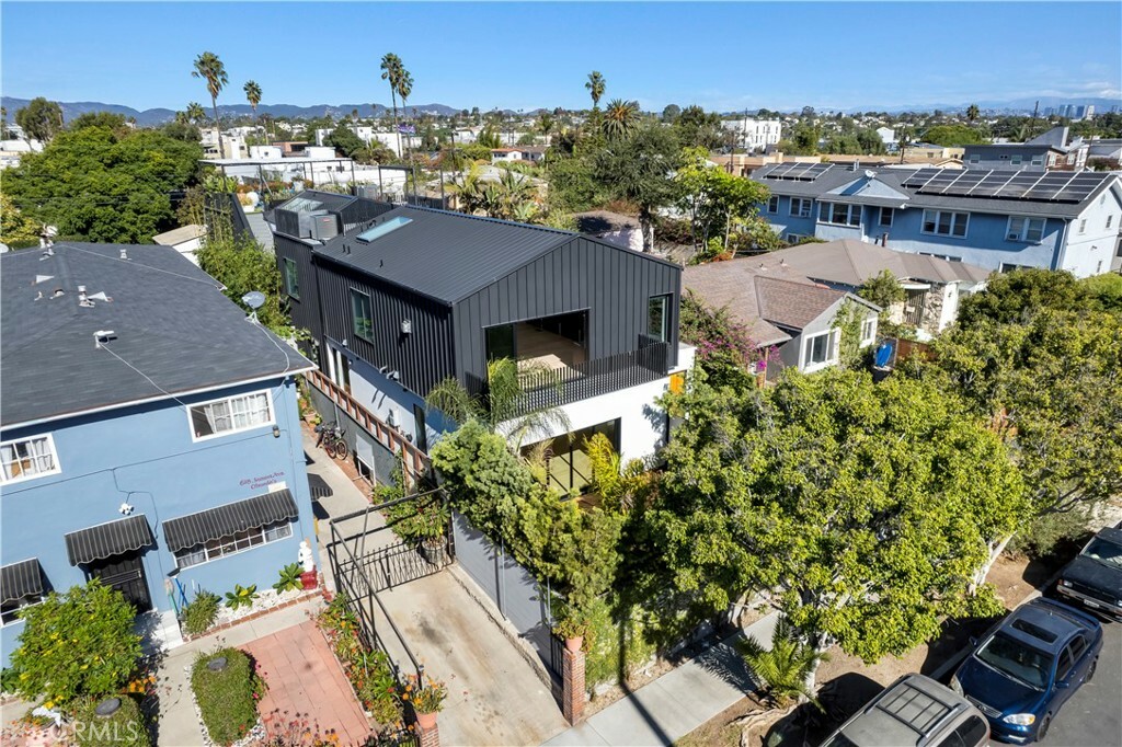 Property Photo: 627 Sunset Avenue CA 90291