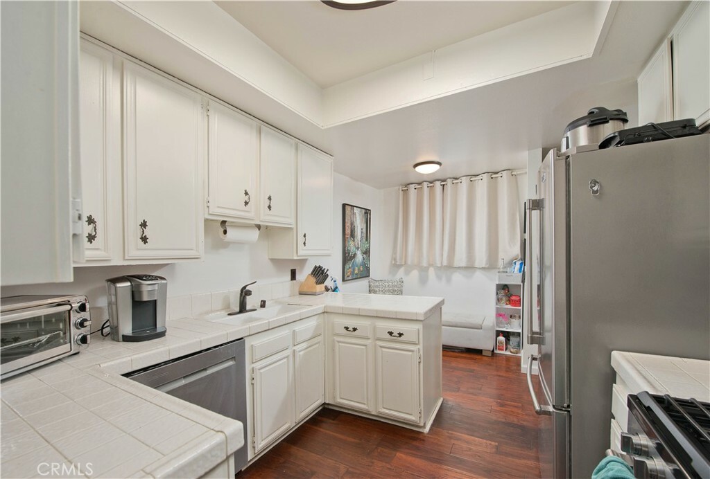 Property Photo:  3480 Barham Boulevard 211  CA 90068 