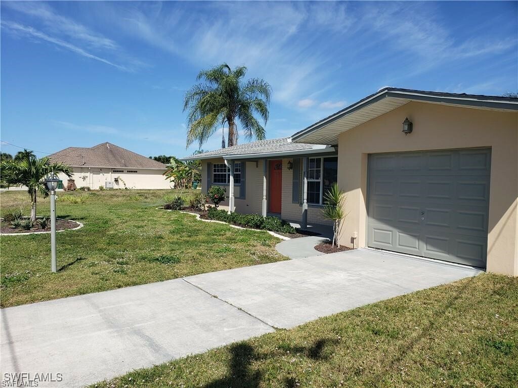 Property Photo:  1305 SE 21st Street  FL 33990 