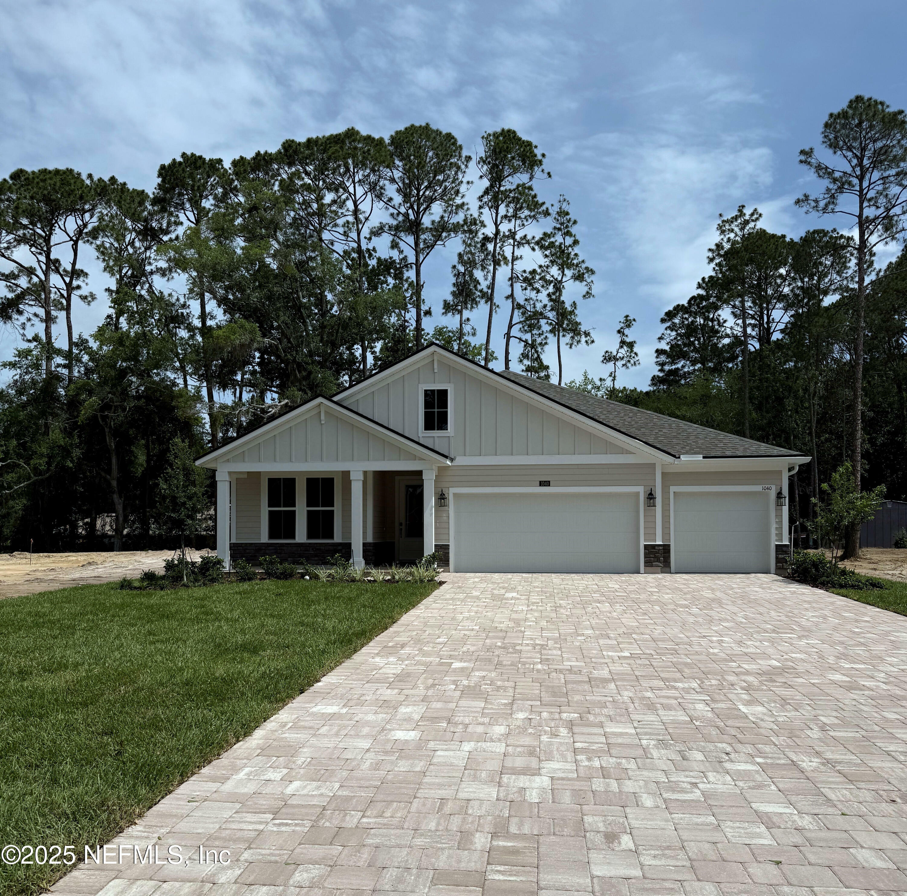 Property Photo: 1040 Creighton Road FL 32003