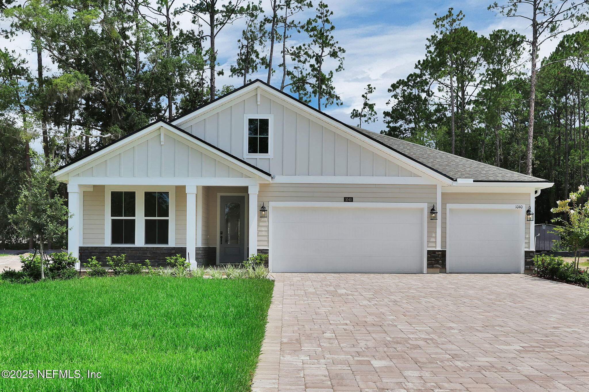 Property Photo: 1040 Creighton Road FL 32003