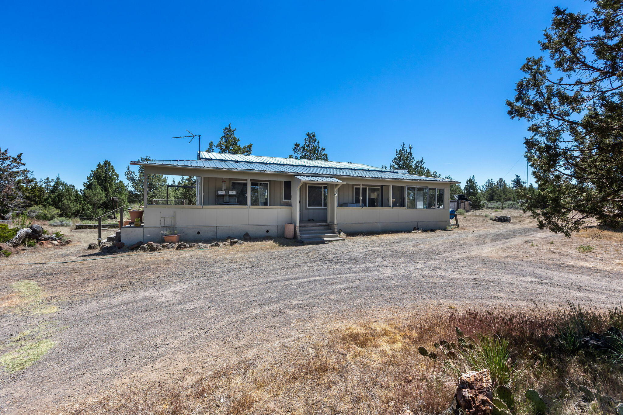 Property Photo: 1088 SE Acacia Lane OR 97754