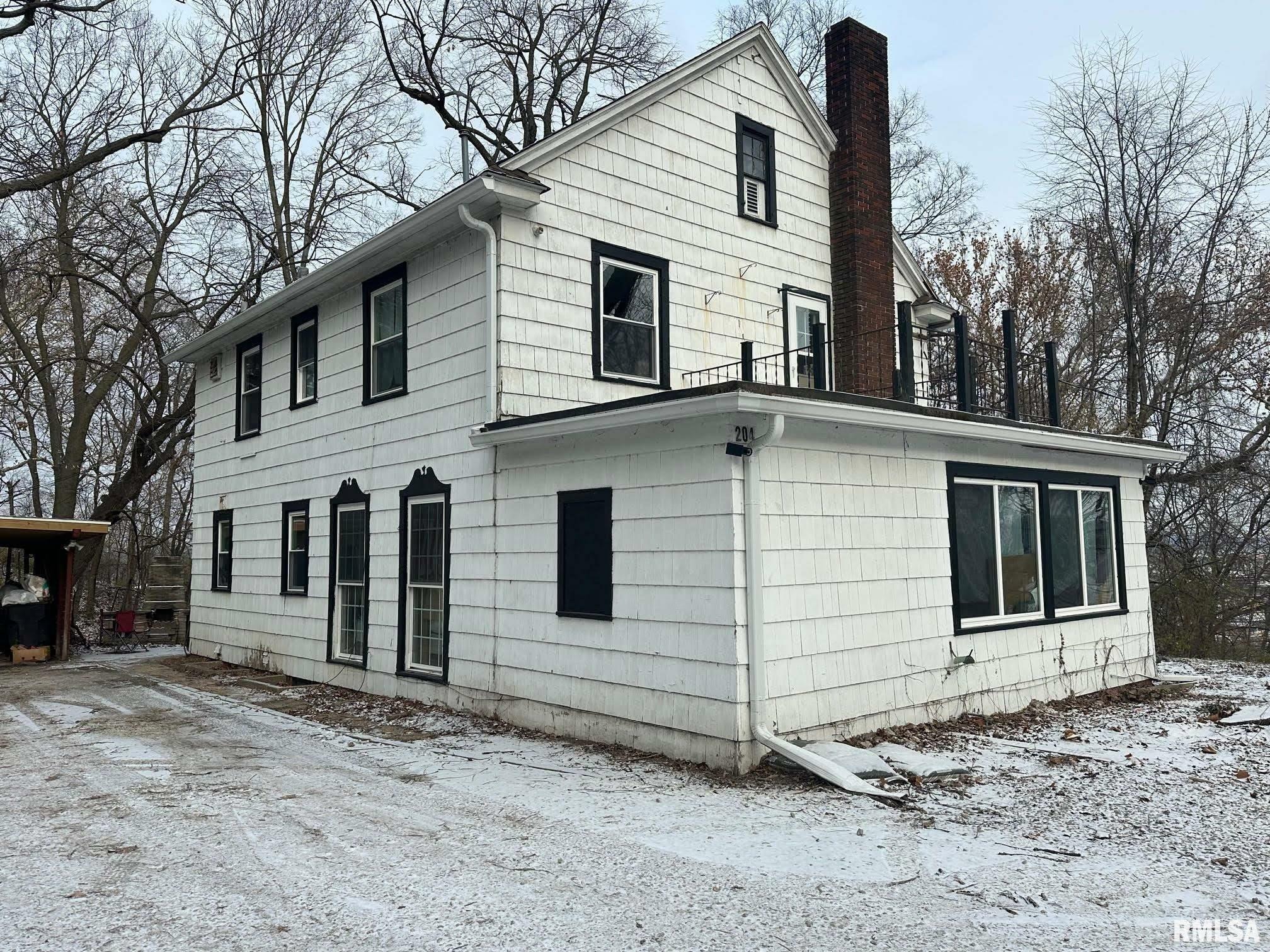 Property Photo:  204 Pekin Avenue  IL 61611 