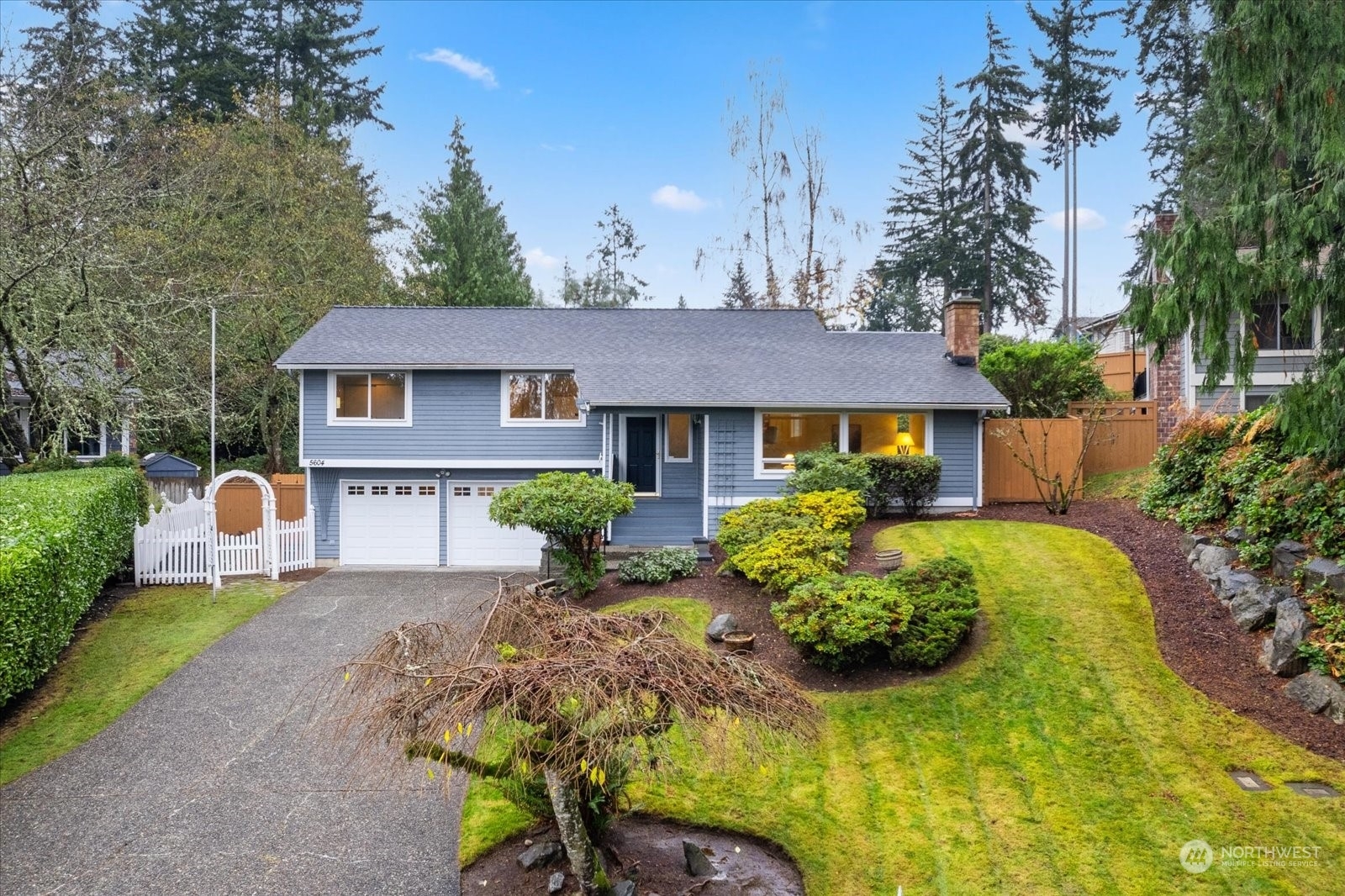 Property Photo:  5604  145th Place SW  WA 98026 