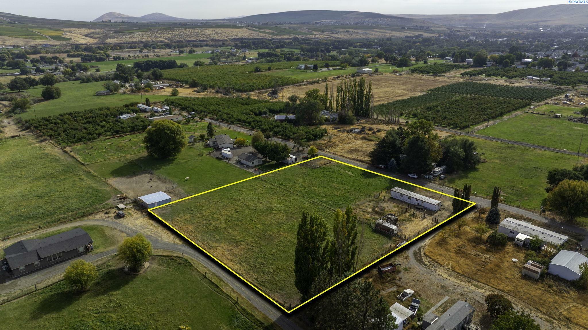 Property Photo: 1404 E Frontier WA 99320