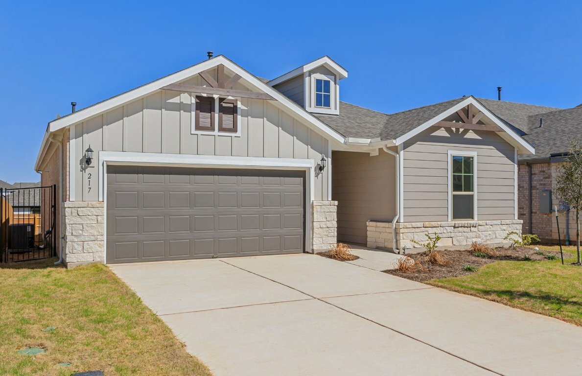 Property Photo: 217 Canyoncrest Way TX 78642