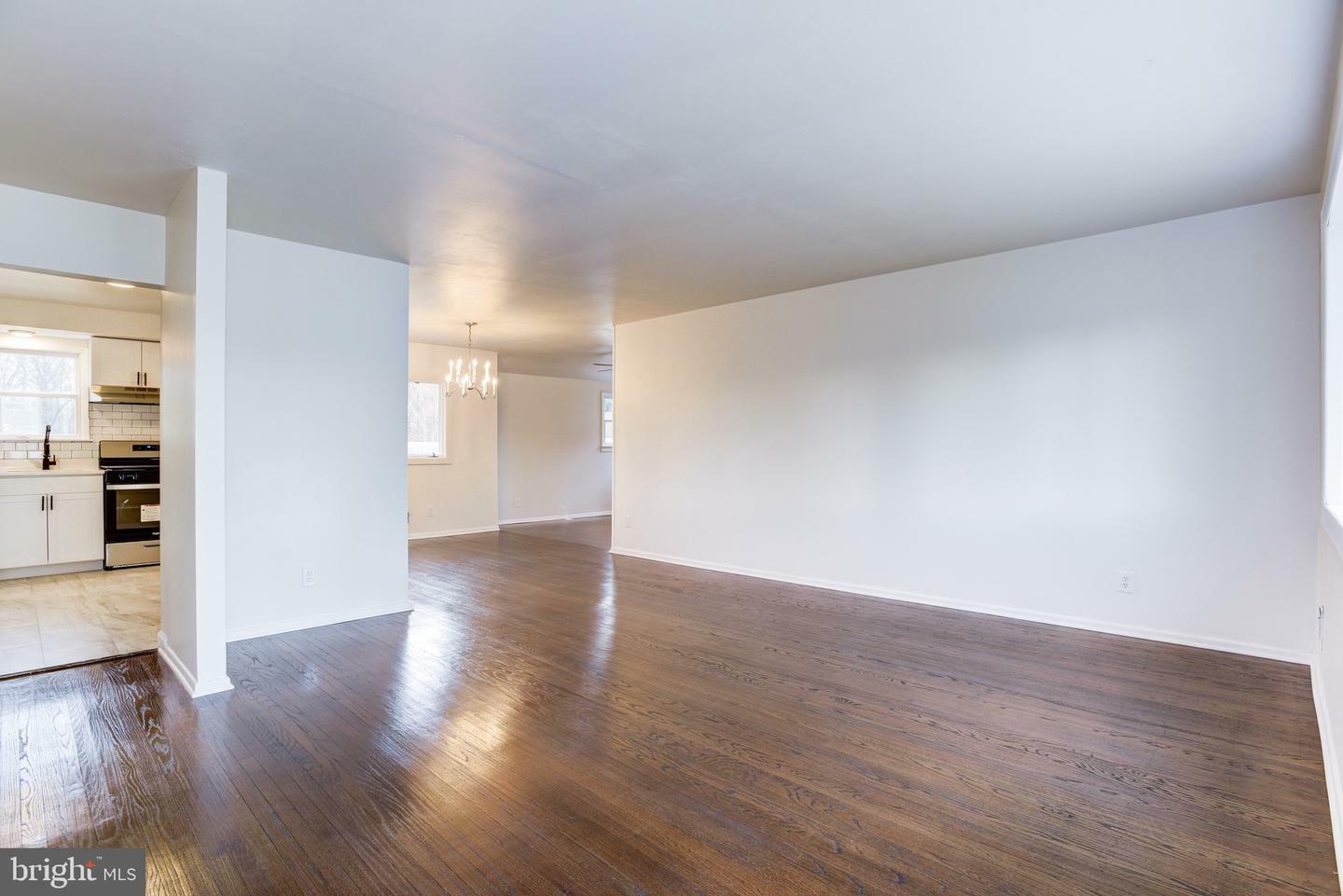 Property Photo:  894 Estates Boulevard  NJ 08690 