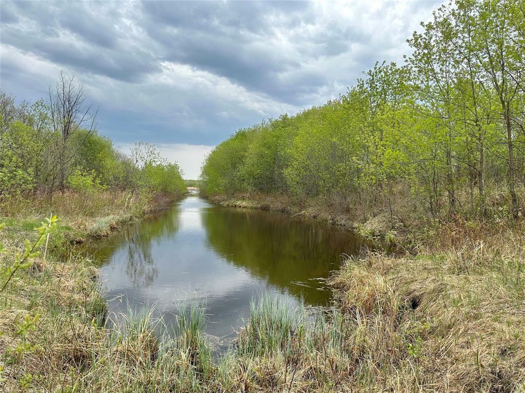 2 Urban Road  Lac Du Bonnet Rm MB R0E 1A0 photo