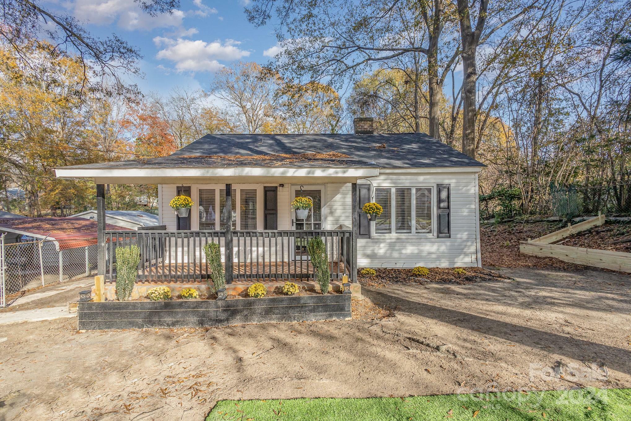 Property Photo:  412 N Vance Street  NC 28052 