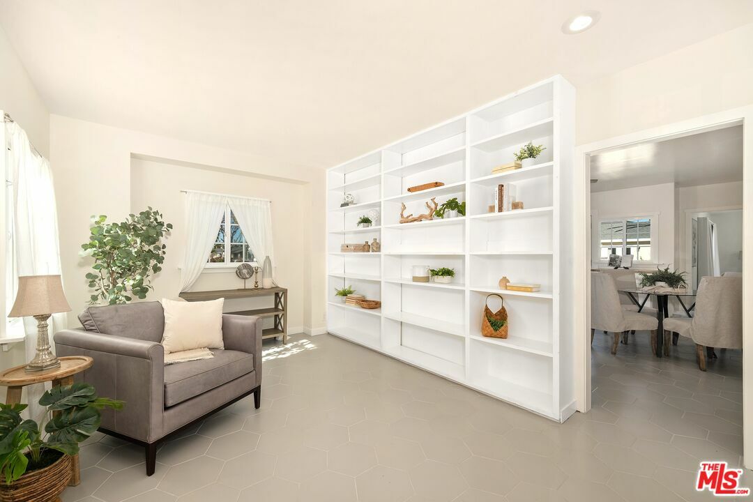 Property Photo:  147  W Ellis Ave  CA 90302 