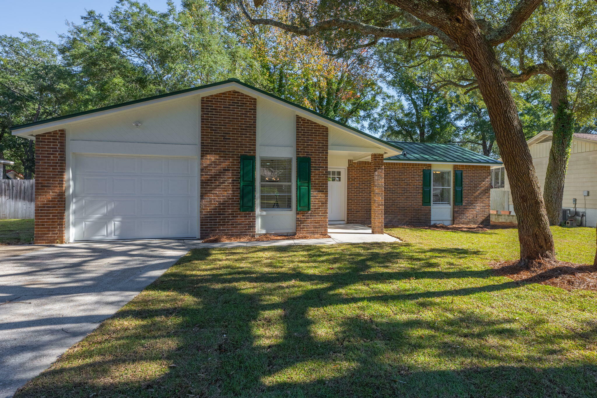 Property Photo:  1008 Juniper Avenue  FL 32578 