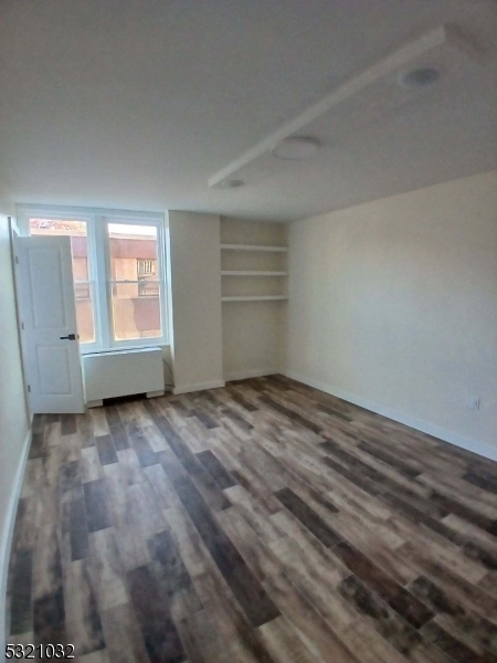 Property Photo:  704 N Broad St 3D  NJ 07208 