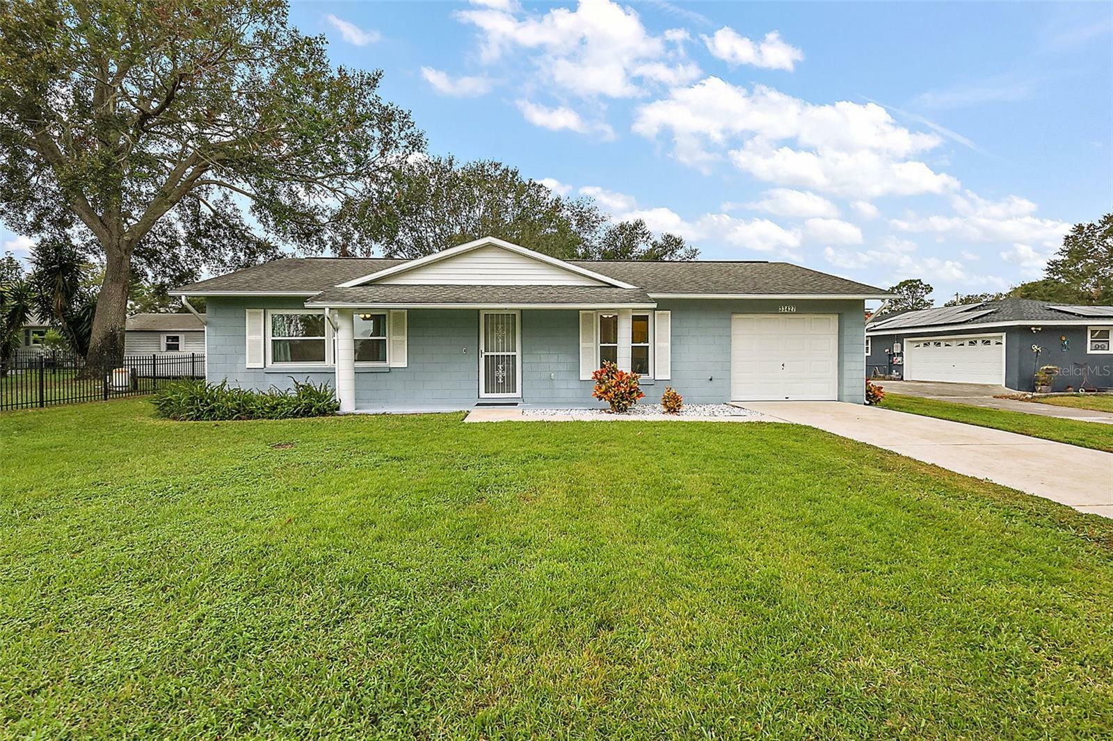 Property Photo:  33427 Picciola Drive  FL 34731 