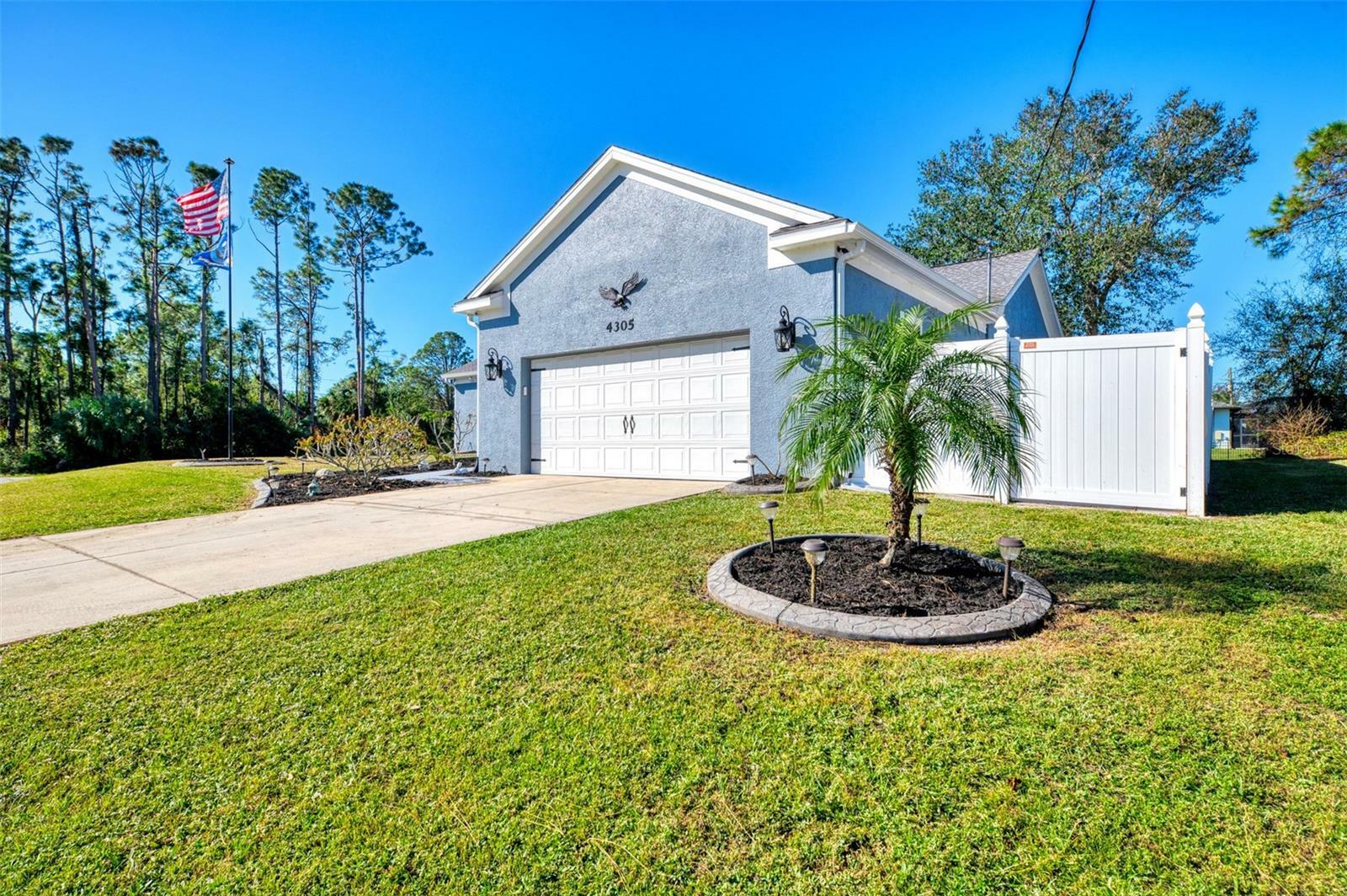 Property Photo:  4305 Heyward Street  FL 34291 