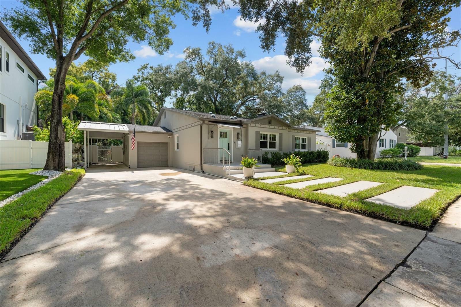 Property Photo:  2934 W Coachman Avenue  FL 33611 