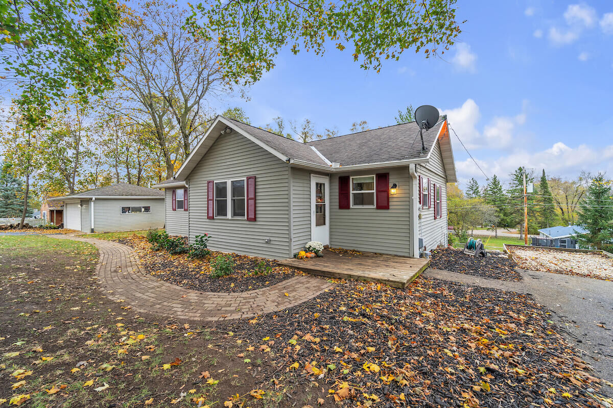 Property Photo:  32851 Bayview Dr  WI 53105 