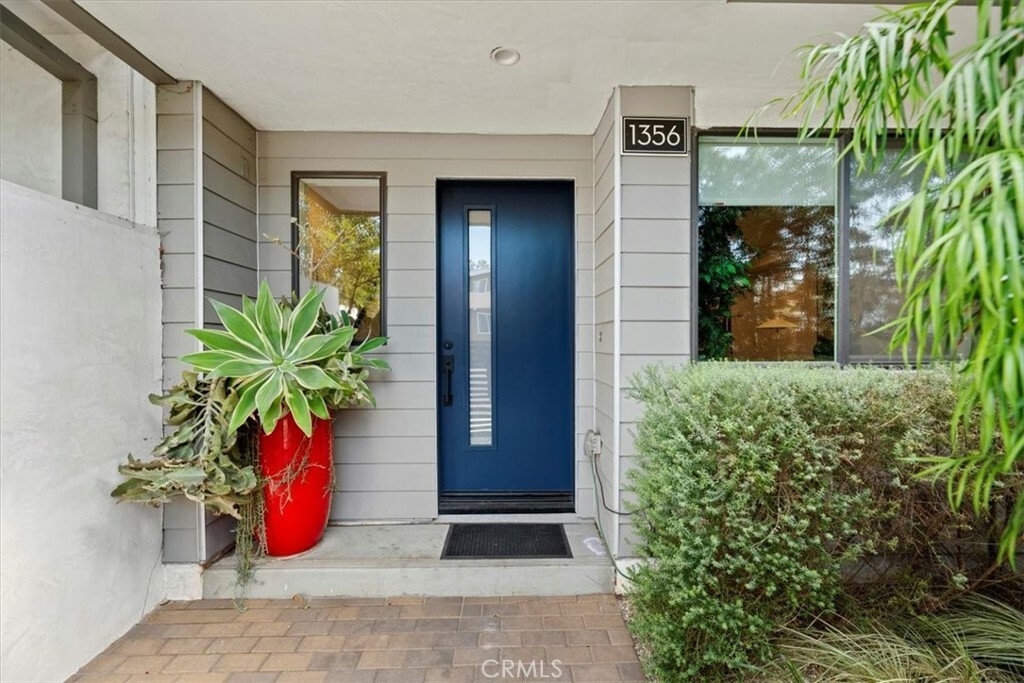 Property Photo:  1356 N Fairfax Avenue  CA 90046 