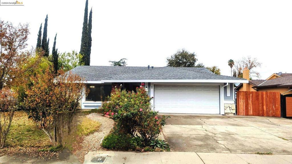 Property Photo:  1 Inca Ct  CA 95833 