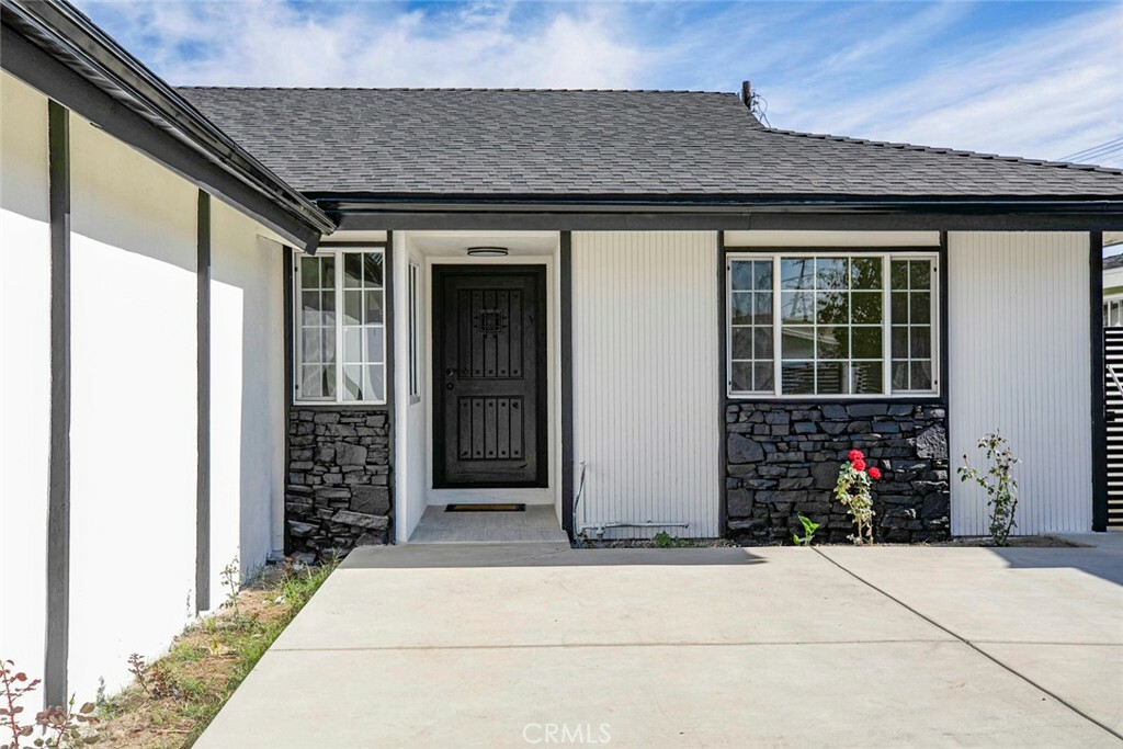 Property Photo:  8006 Ben Avenue  CA 91605 