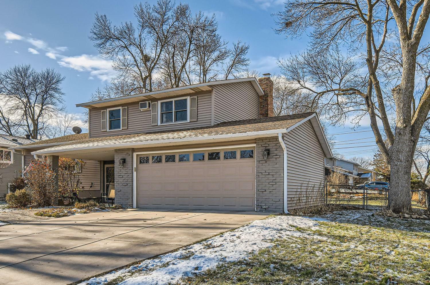 Property Photo:  2100 Westview Drive  MN 55033 