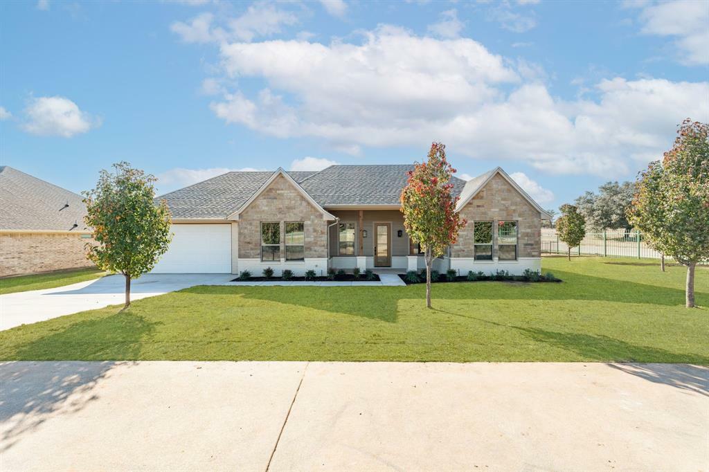 Property Photo:  115 Creekside Drive  TX 76043 