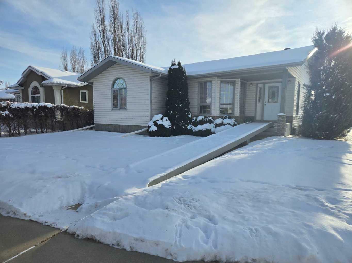 4619 55 Avenue  Lacombe AB T4L 1T7 photo