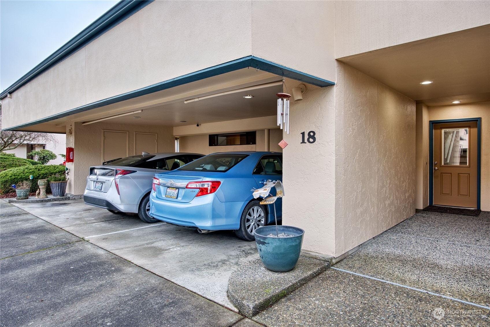 Property Photo:  300 N Sequim Avenue 18  WA 98382 