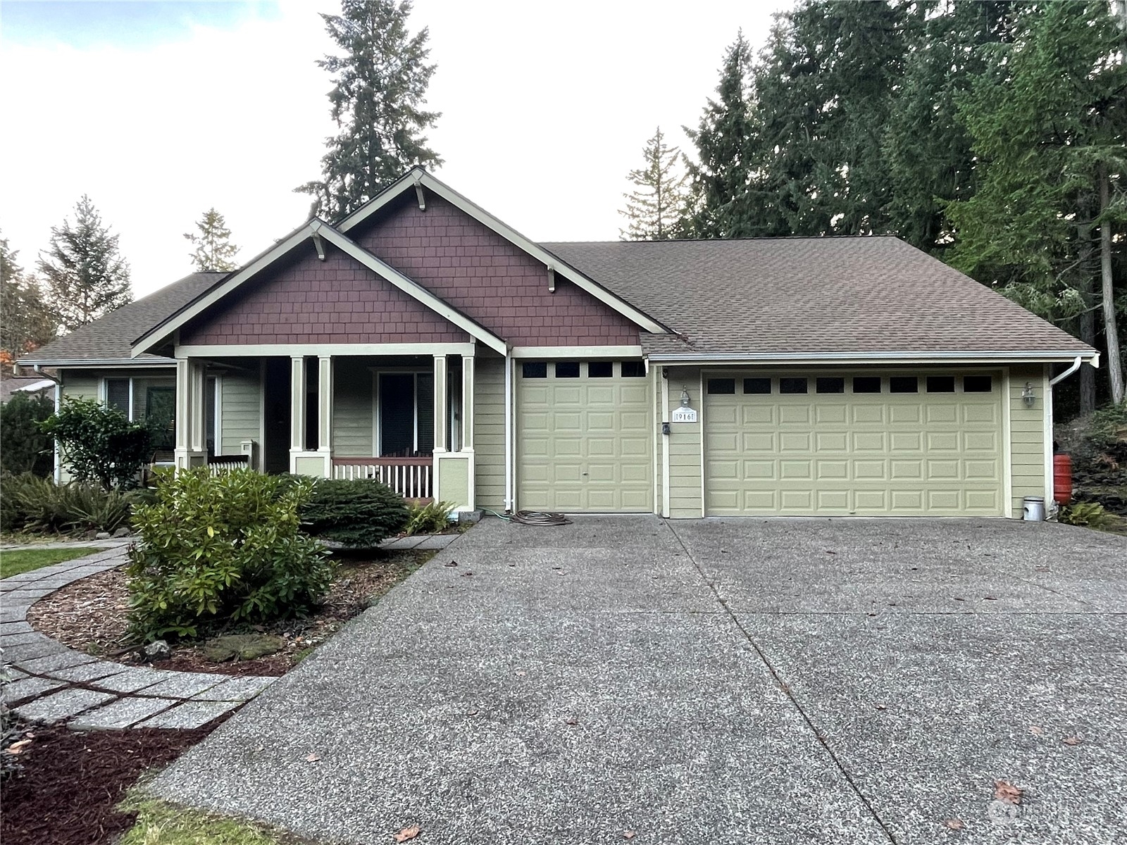 Property Photo:  916  Kamus Drive  WA 98333 