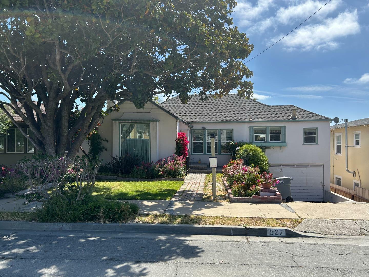 Property Photo:  527 Capitol Street  CA 93901 