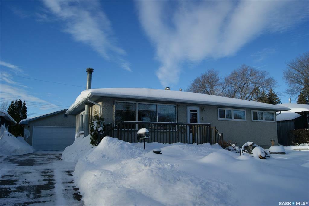 Property Photo:  4 Young Crescent  SK S7J 2L4 