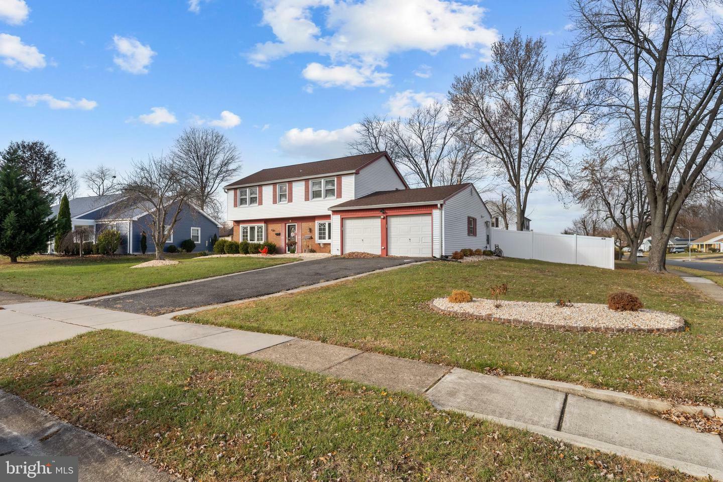 Property Photo:  2 Guild Court  NJ 08046 