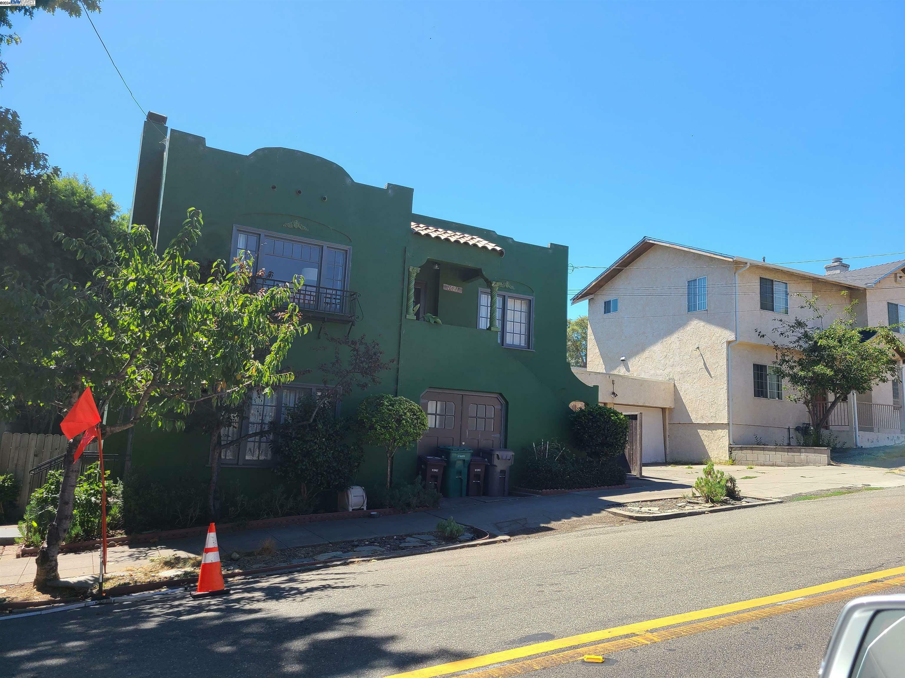 Property Photo:  1621 E 38th St  CA 94602 