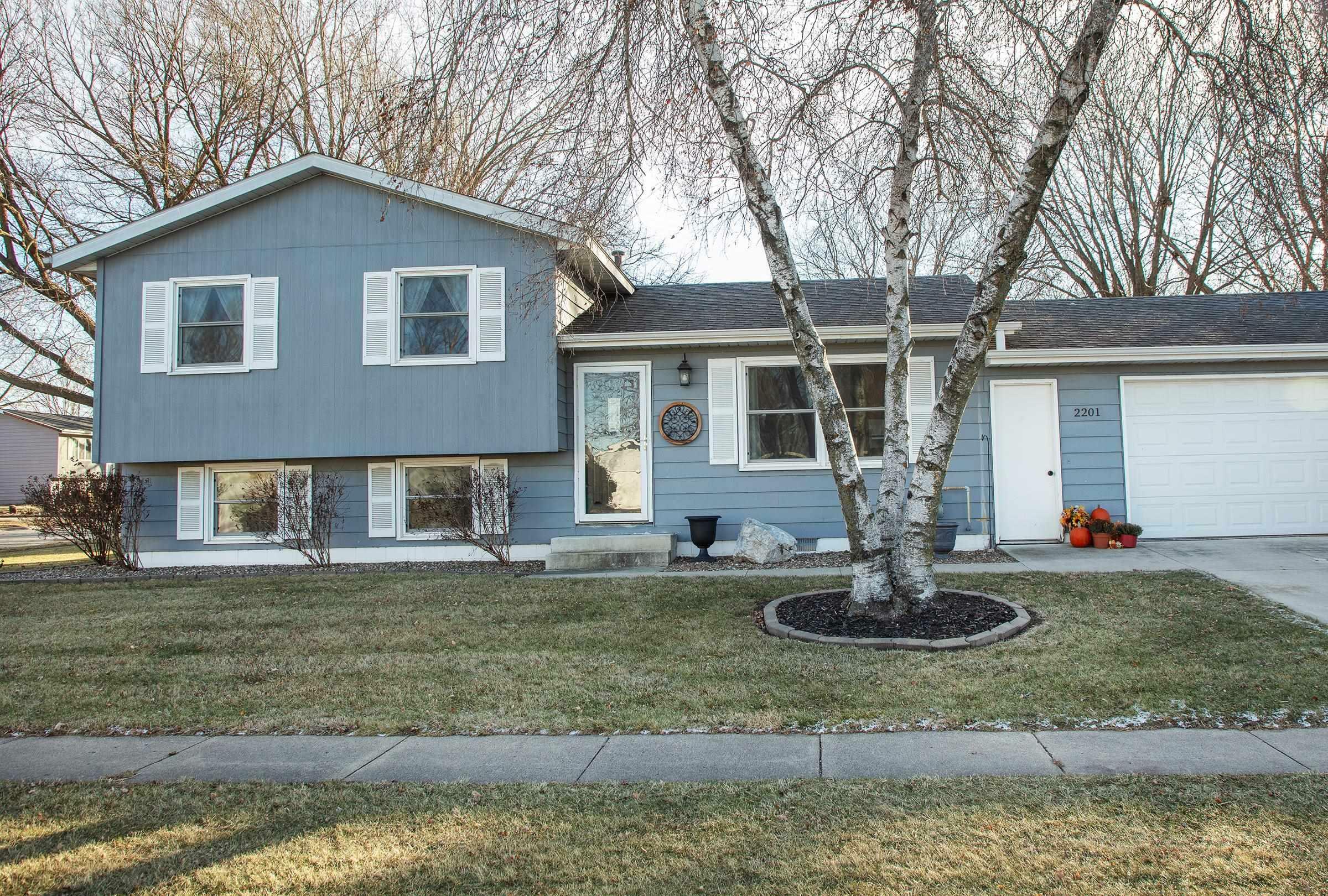 Property Photo:  2201 3rd Ave NW  IA 50677 