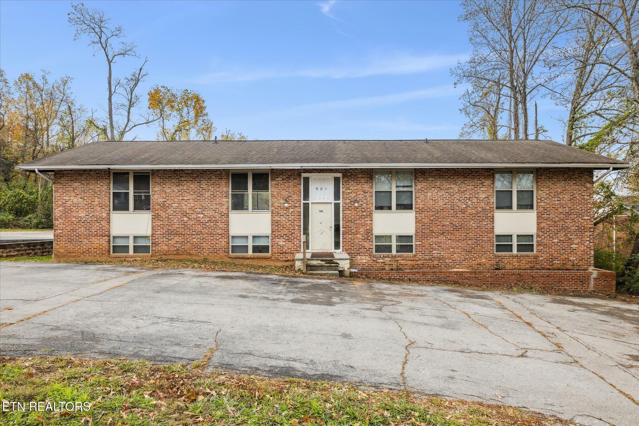 Property Photo:  901 NW Flanders Lane  TN 37919 