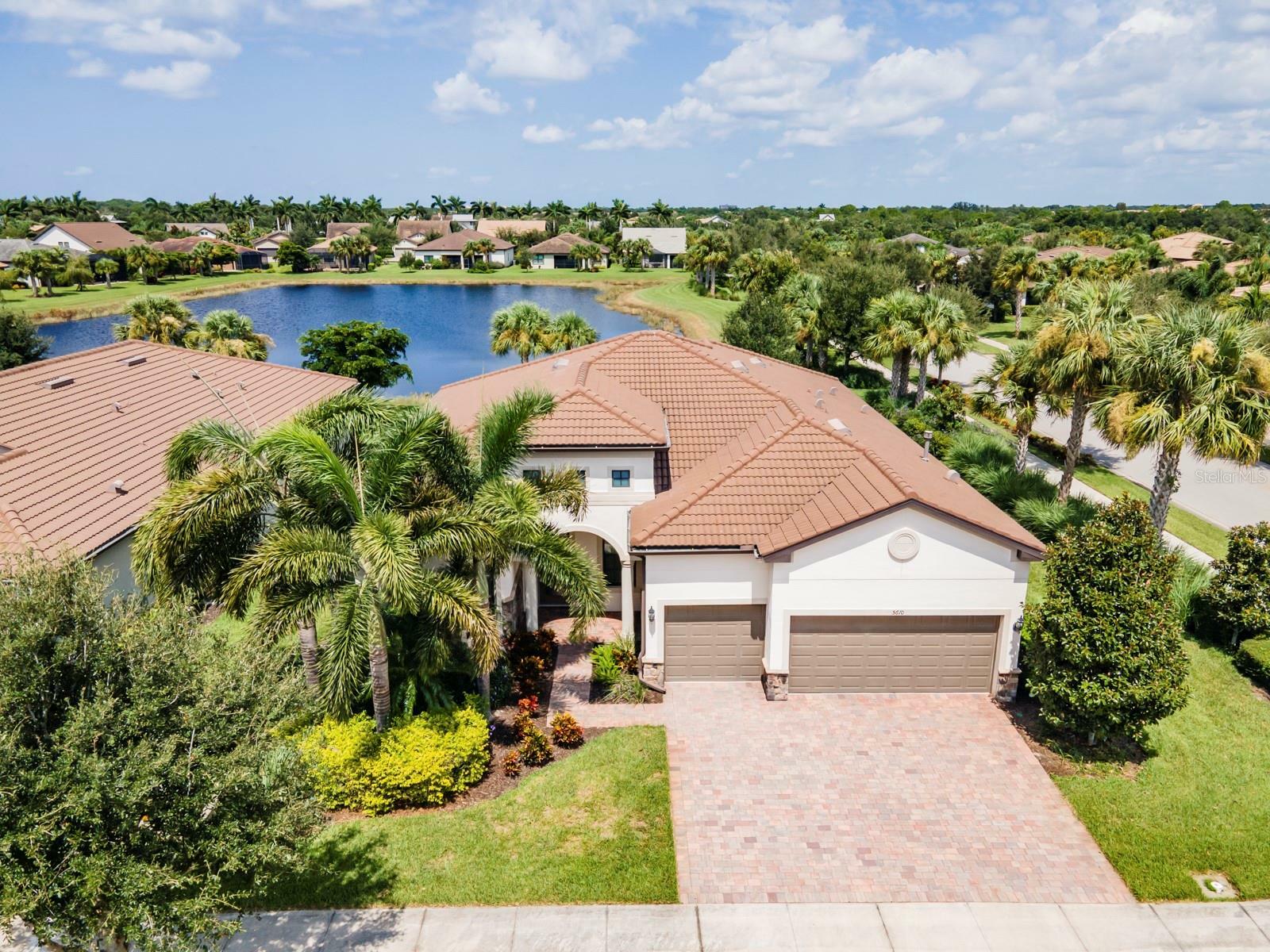 Property Photo:  5610 Rain Lily Court  FL 34238 