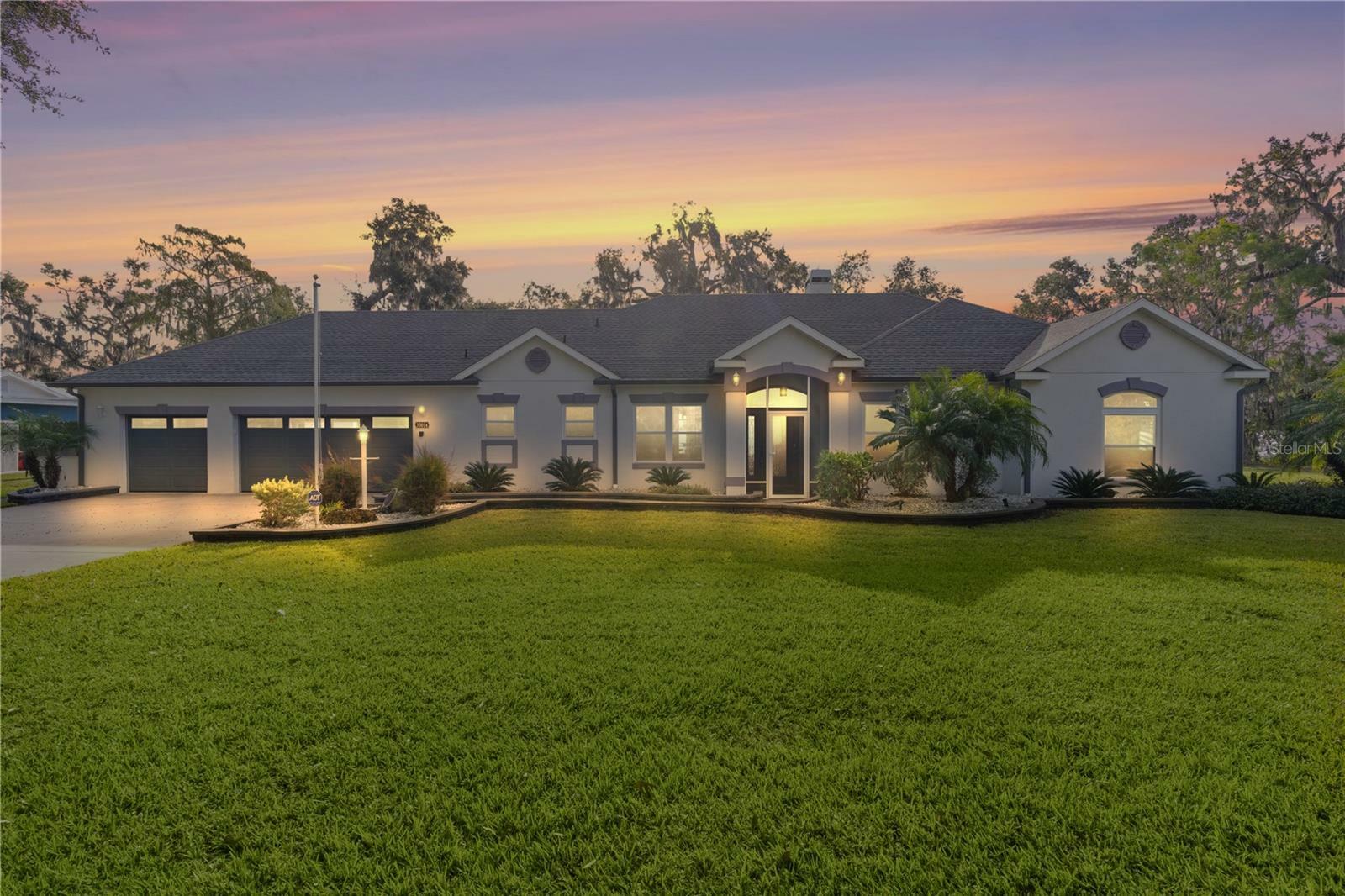 Property Photo:  35014 Shady Oaks Lane  FL 34731 