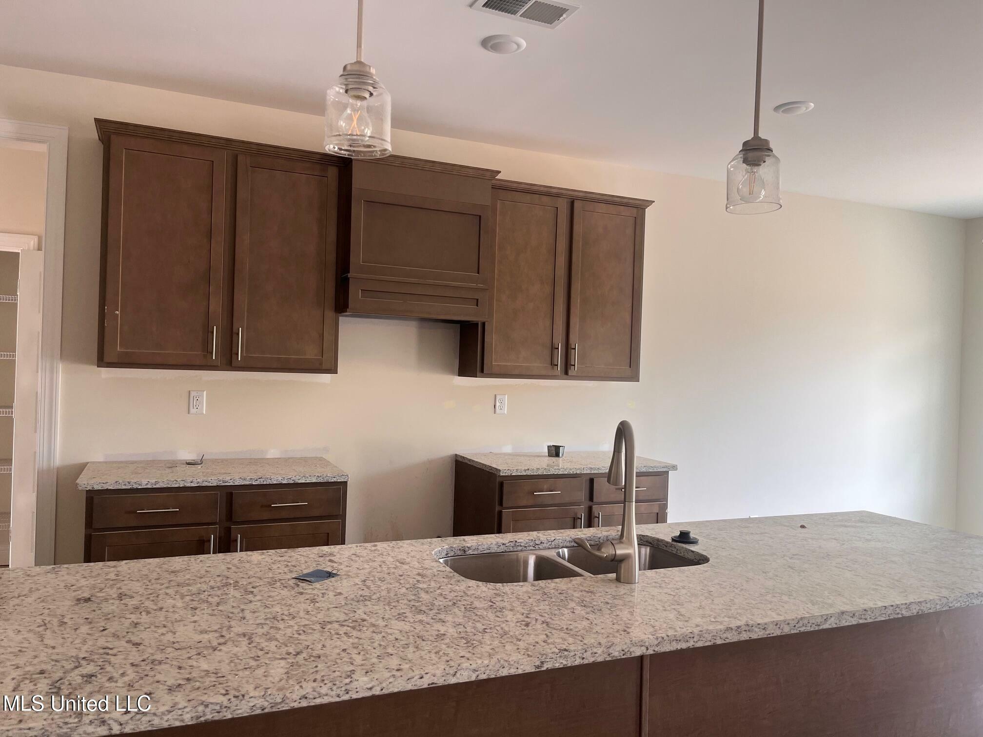 Property Photo: 7524 Newbury Dr Drive MS 38654