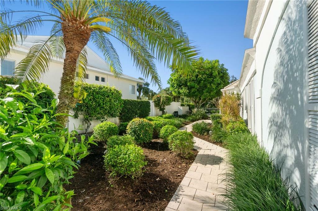 Property Photo:  832 Rue Deville 5  FL 34108 