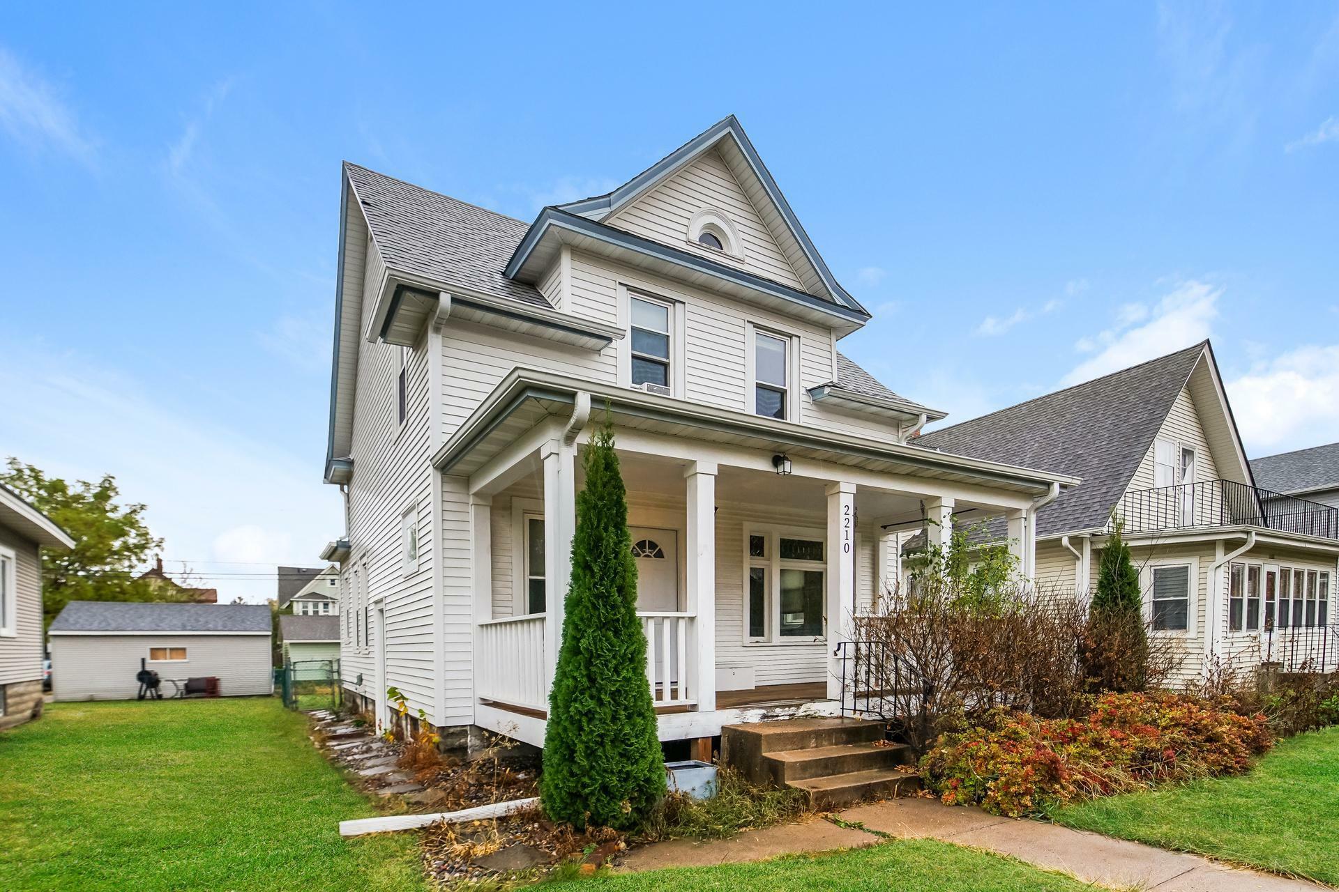 Property Photo:  2210 Queen Avenue N  MN 55411 