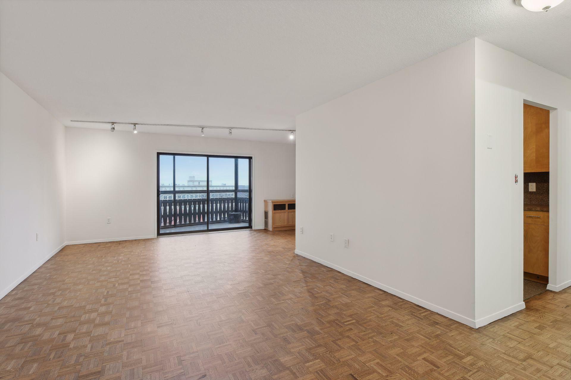 Property Photo:  400 Groveland Avenue 611  MN 55403 