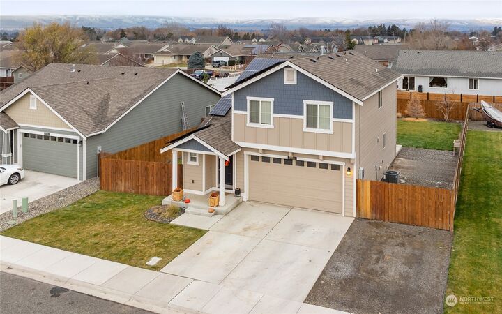 Property Photo:  2503 N McIntosh St  WA 98926 