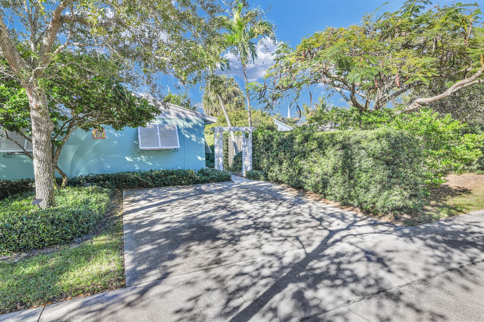 Property Photo:  318 NE 1st Avenue  FL 33444 