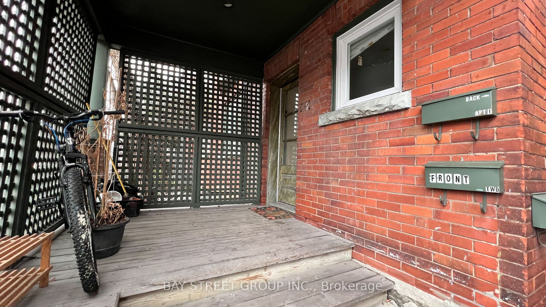 Property Photo:  182 Spadina Rd. Rd Upper  ON M5R 2T8 