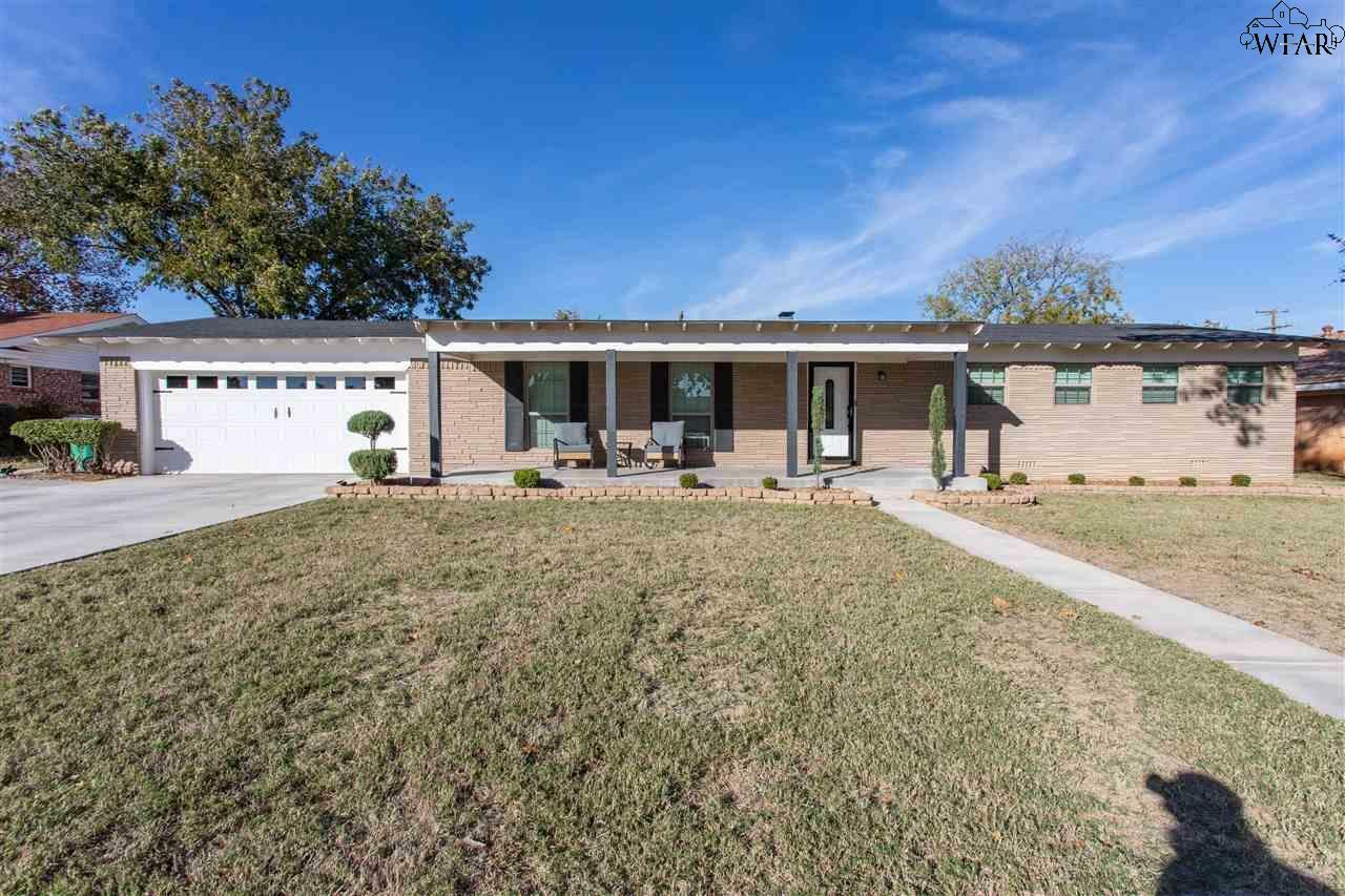 Property Photo:  506 W Clara Avenue  TX 76367 