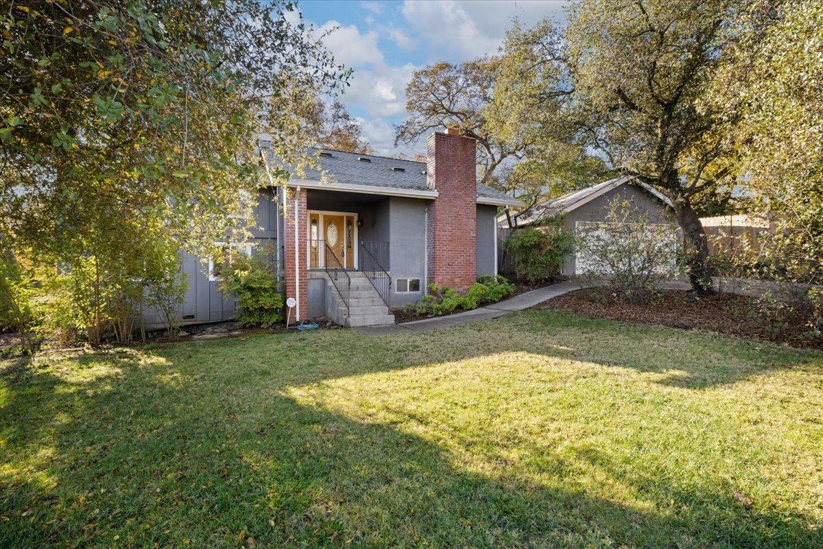 Property Photo:  988 King John Way  CA 95762 