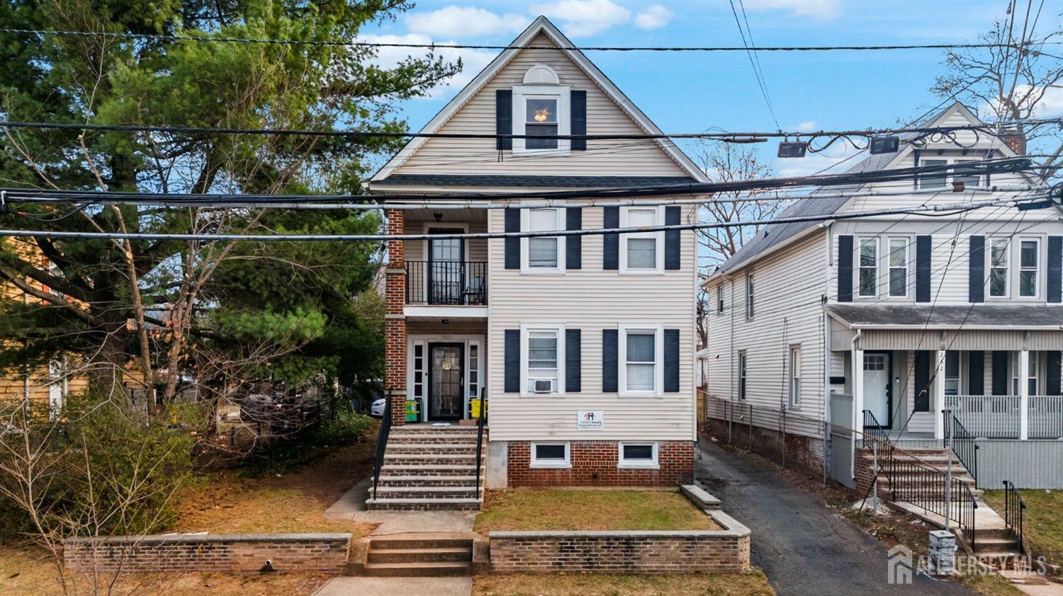 Property Photo:  260 Hamilton Street  NJ 08901 